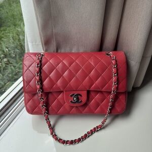Classic chanel medium size